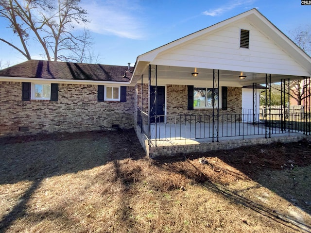 view of front of property featuring covered porch