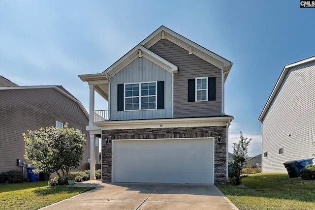 view of front of home featuring a front lawn and a garage