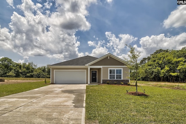 view of front of house featuring a garage and a front yard