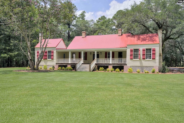 view of front of home with a porch and a front lawn