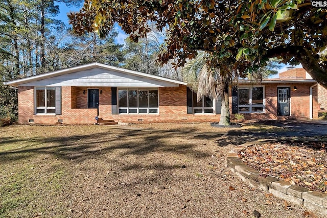 ranch-style home with a front lawn