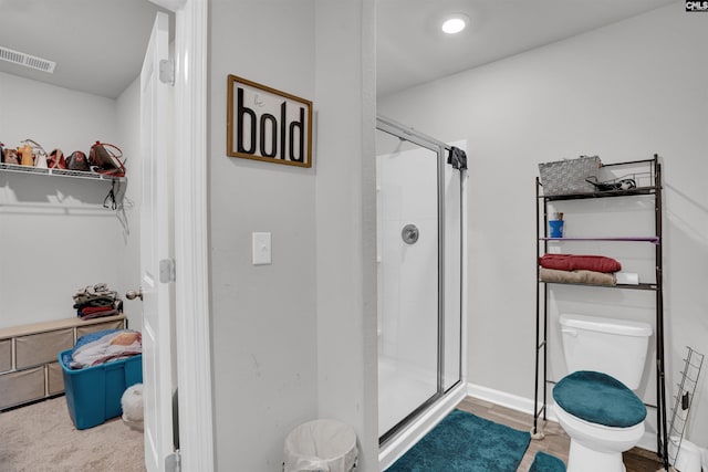 full bathroom featuring visible vents, a shower stall, and toilet