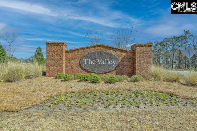 view of community / neighborhood sign