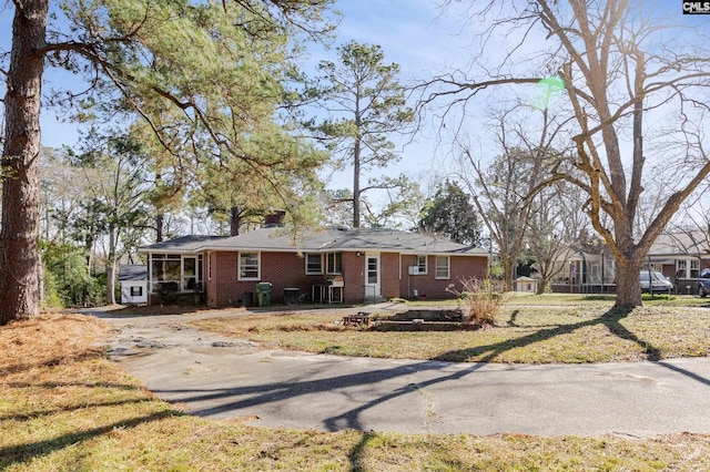 view of front of home with a front lawn