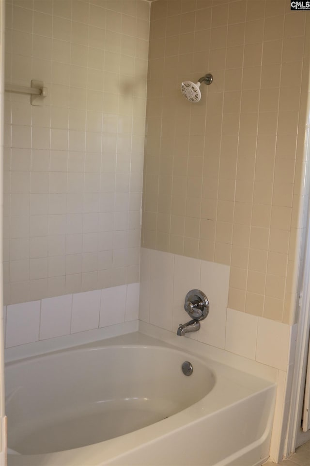 bathroom featuring tiled shower / bath combo