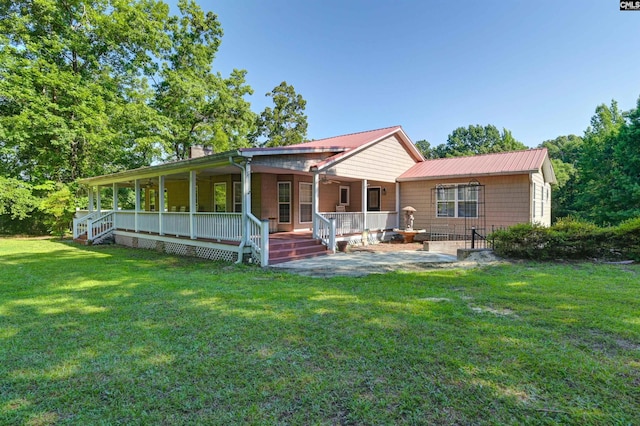 view of front of house featuring a porch and a front lawn