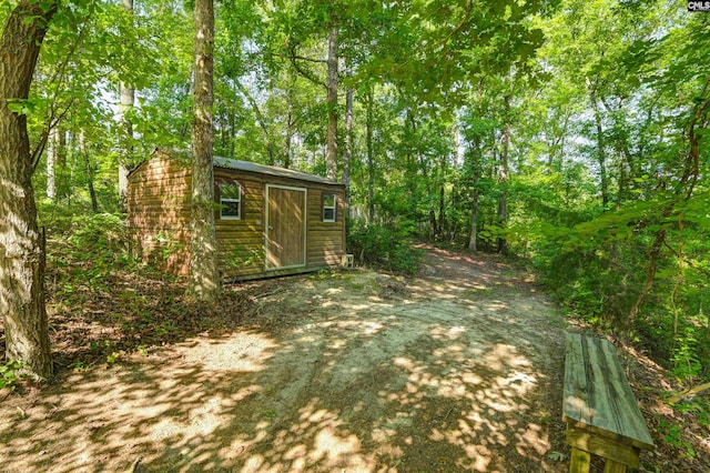 view of yard with a storage shed