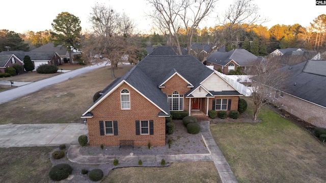 view of front of house featuring a yard