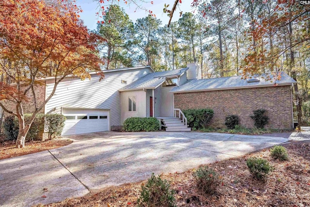 view of front facade featuring a garage