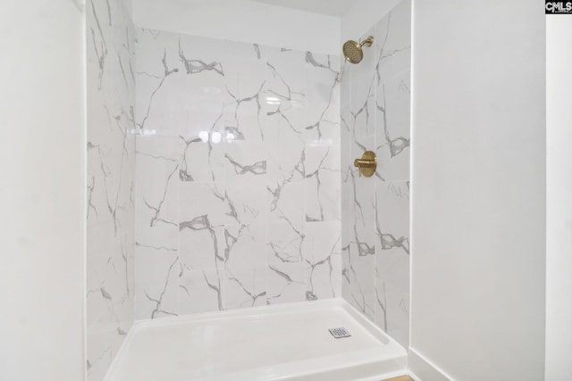 bathroom featuring tiled shower