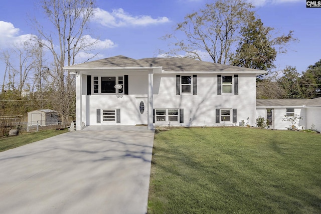 view of front of home featuring a front lawn