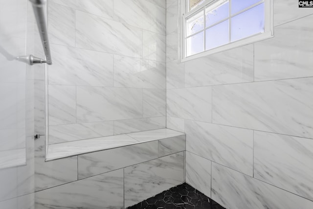 bathroom featuring a tile shower