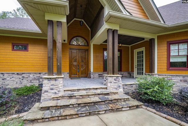 property entrance featuring a porch