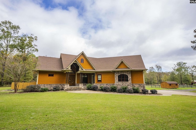 craftsman-style home featuring a front lawn