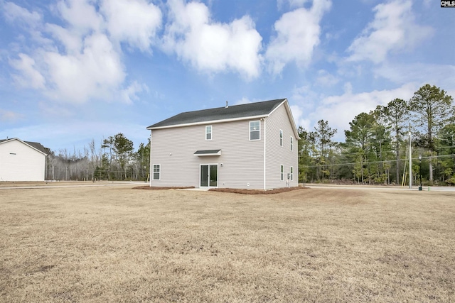 back of house featuring a lawn