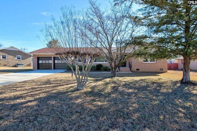 ranch-style house featuring a front yard