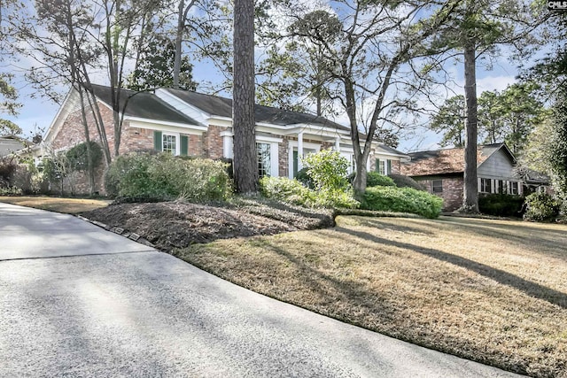 ranch-style home featuring a front yard