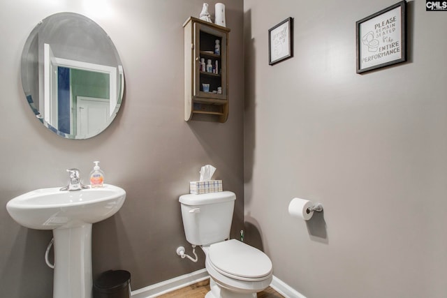 bathroom featuring toilet and sink