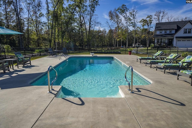 view of swimming pool featuring a patio