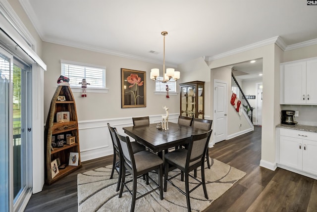 dining room featuring dark hardwood / wood-style flooring, a notable chandelier, and crown molding