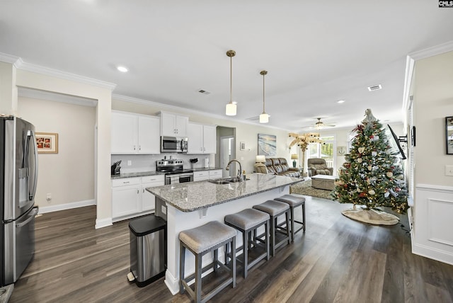 kitchen featuring sink, appliances with stainless steel finishes, ceiling fan, and white cabinetry