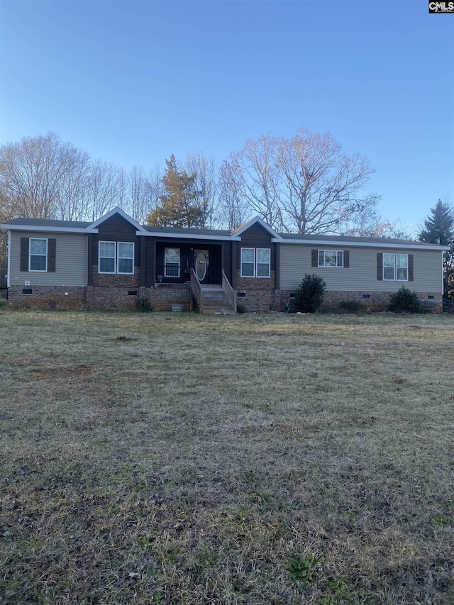 single story home with a front lawn