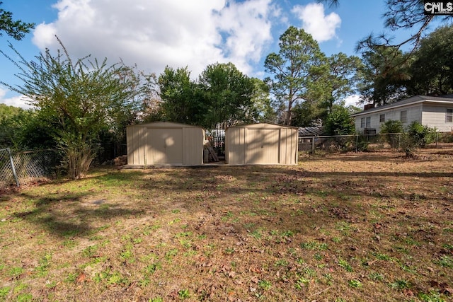 view of yard with a storage unit