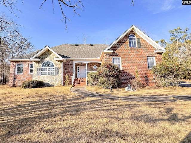 front of property featuring a front lawn