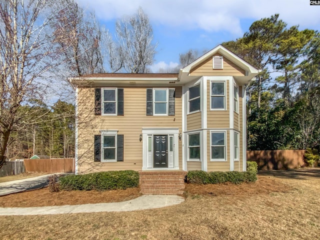 view of front of property featuring a front yard