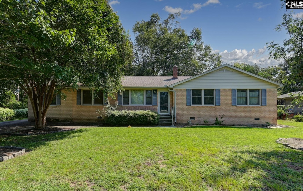 single story home with a front yard