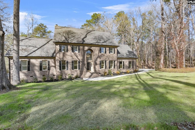 colonial inspired home featuring a front lawn