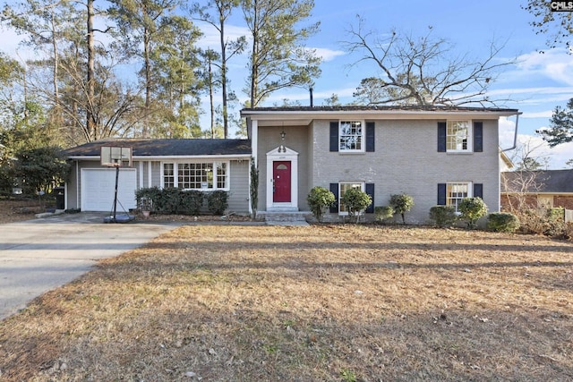 view of front facade featuring a garage