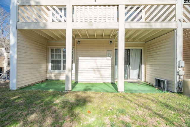 exterior space featuring a lawn