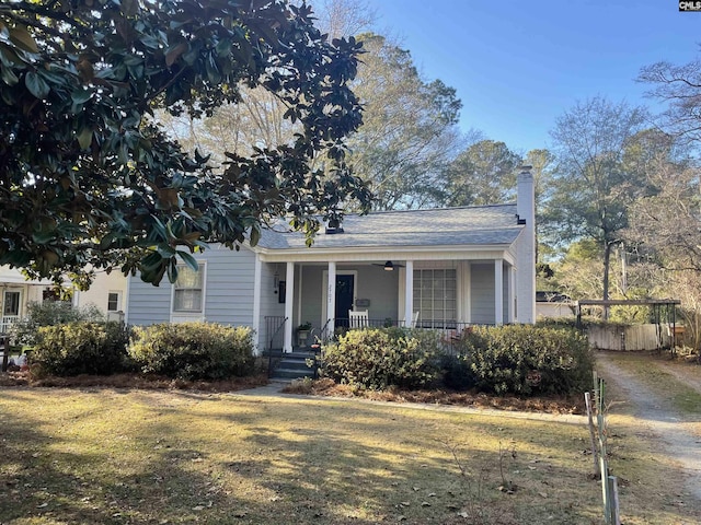 view of front facade with covered porch and a front yard