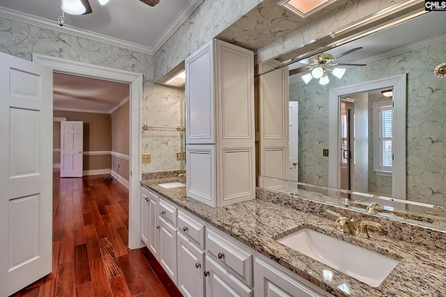 bathroom featuring hardwood / wood-style flooring, crown molding, vanity, and ceiling fan