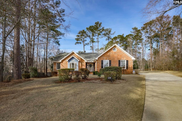 single story home featuring a front lawn