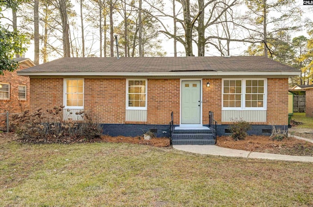 single story home with a front yard