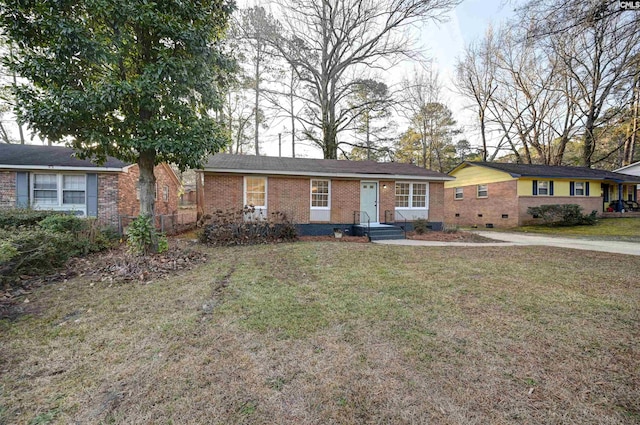 single story home featuring a front lawn