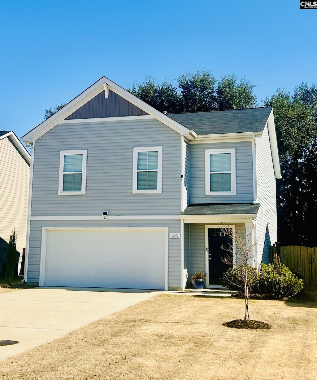 view of front facade featuring a garage