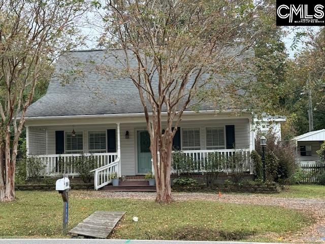 view of front of home with a front lawn and a porch