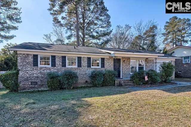 single story home with a front lawn