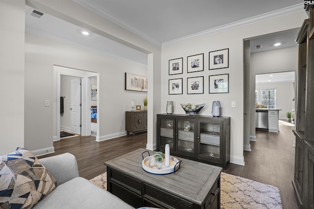 living area with recessed lighting, visible vents, baseboards, ornamental molding, and dark wood finished floors