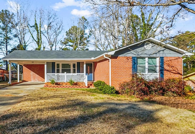 single story home featuring a front yard, a porch, and a carport