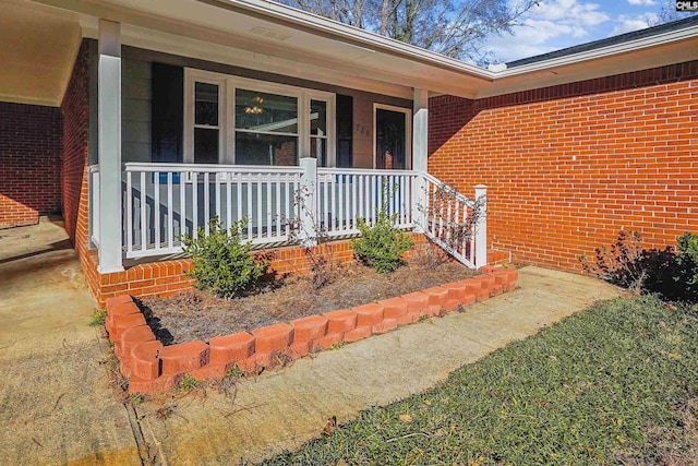 entrance to property featuring covered porch