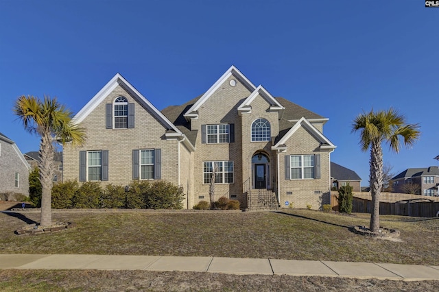 view of front of property featuring a front lawn