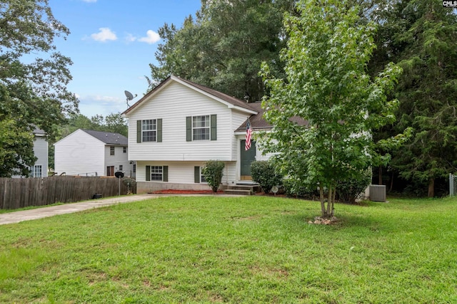 view of front of home with a front lawn