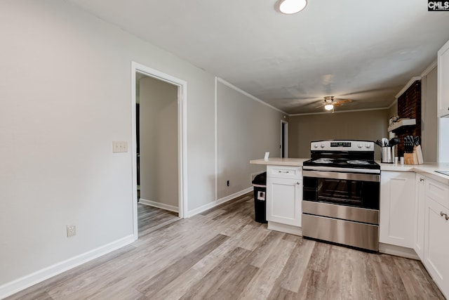 kitchen featuring white cabinets, electric stove, kitchen peninsula, light wood-type flooring, and crown molding