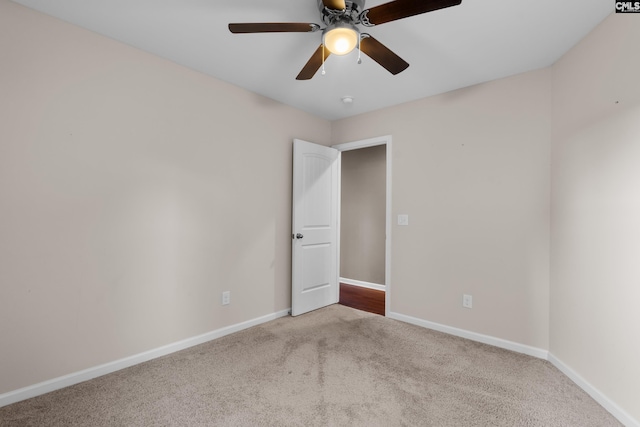 carpeted empty room featuring ceiling fan