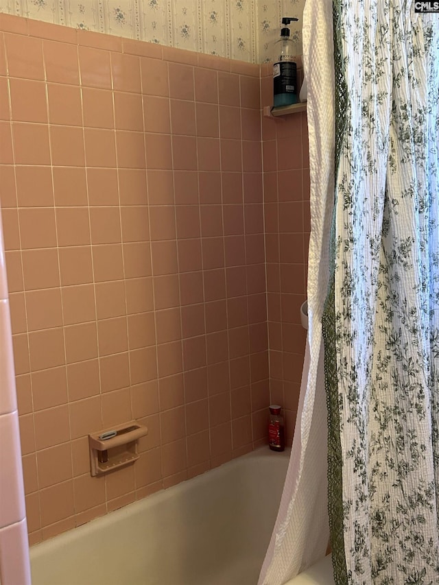 bathroom featuring shower / tub combo with curtain