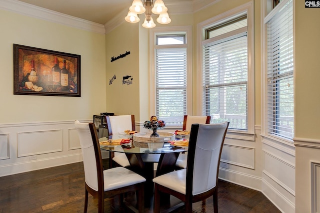 dining room with dark wood-type flooring, crown molding, and a chandelier